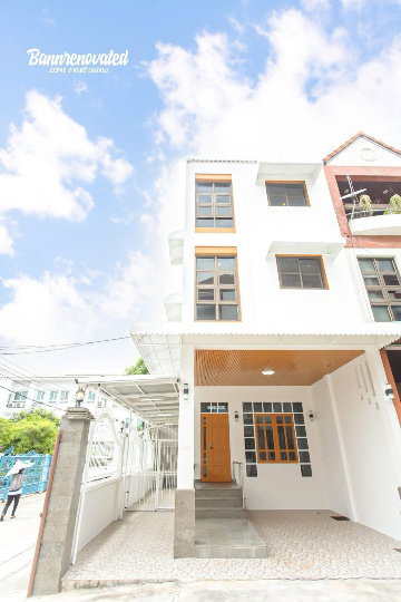 Townhome 3.5 floors with 3 bedrooms, 3 bathrooms, located in Chokchai 4, Intersection 92, near MRT Ladprao and Yellow Line, only 5.9 million baht