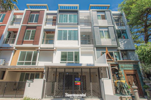ทาวน์โฮม 4 ชั้น รีโนเวทสุดสวย ย่านเกษตร - นวมินทร์ หมู่บ้าน THE PRIMARY ประเสริฐมนูกิจ 41 มี 5 ห้องนอน 4 ห้องน้ำ ใกล้ตลาดปัฐวิกรณ์ เพียง 6.5 ล้านบาท 