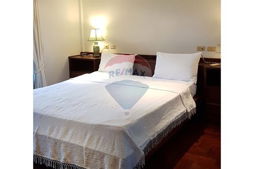 [920081001-1231] "Find Paradise: Golden Palms Condo in Patong" - image 4