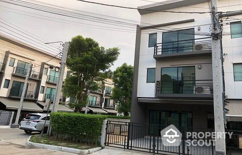 ทาวน์เฮาท์ 4-ห้องนอน ใน คลองถนน (ID 1999358)