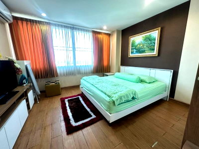 Condos for rent : For rent Sriracha Condo, beautiful room view, fully decorated, with furniture, near Robinson Department Store