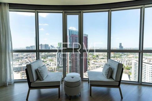 1 Bed, fully furnished Stunning high-floor views Located near BTS Phra Khanong/ For Rent -Sky Walk Condominium
