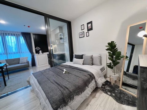 XT HUAIKHWANG ห้องสวย ราคาดี สอบถามเพิ่มเติมได้ที่ Line @condorental