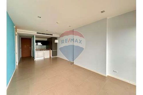 [920071062-198] An empty room to create your own space with the Chaophraya River view.