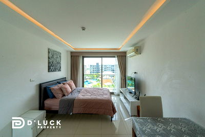 Condos for sale Tesco Lotus South Pattaya : Laguna Beach Resort 3, Studio Room for Sale, Pool View with Fully furnished