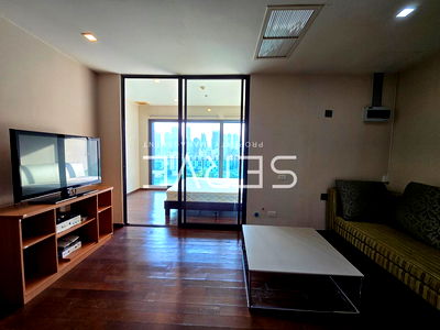 Condos for sale : Studio with Bathtub (Partition) Perfect Location BTS Thong Lo / For Sale-Noble Remix