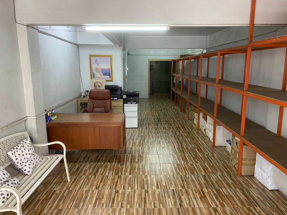 รูป ขายอาคารพานิชย์ 3 ชั้นครึ่ง หมู่บ้านจิตตกานต์  2นอน 2น้ำ  16 ตร.ว. - รูปที่ 9/12