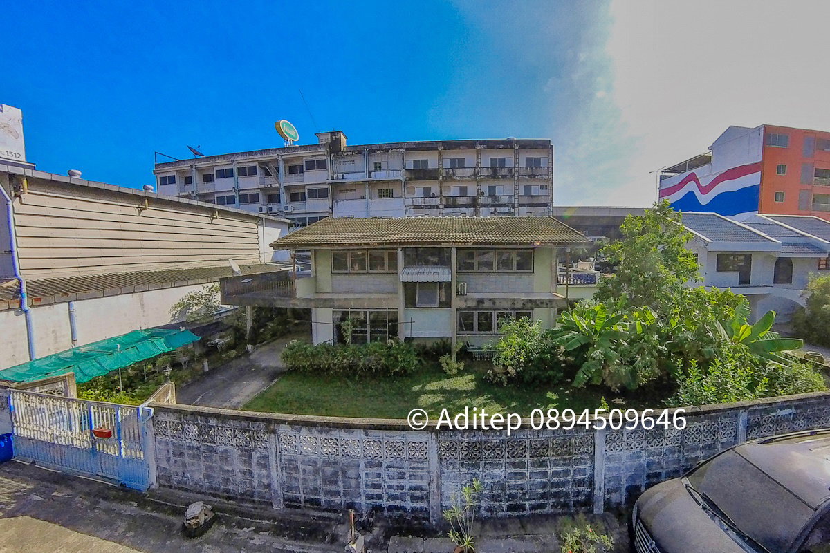 House for sale with land 151 sq.w. in Soi Rama 9 Soi 43, excellent location, only 100 m. into the alley from Rama 9 Road 