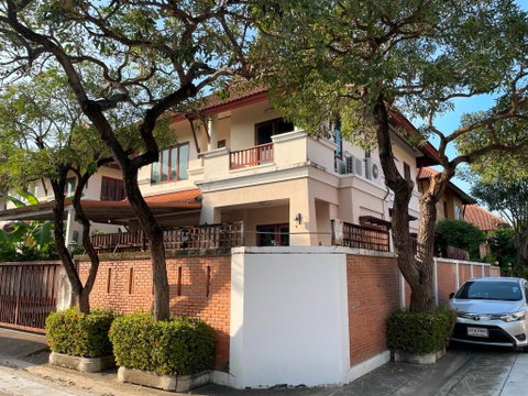 Single house for rent behind The Mall Bang Khae 3 bedroom about 1.2 Km. from Lak Song station