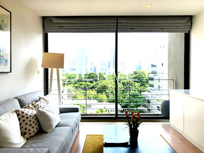 Condos for sale : Nice Room 1 Bed with Bathtub Lumpini Park View Good Location BTS Ratchadamri 700 m. & MRT Si Lom-Noble Ambience Sarasin