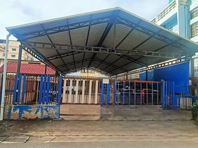 ขายที่ดินพร้อมโรงจอดรถ ติดกับสภอ.โรงพักพระอินทร์ราชา ต.เชียงรากน้อย อ.บางปะอิน จ.อยุธยา พื้นที่ 52.5 ตร.ว.