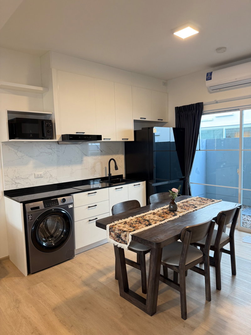 Townhouses for rent : For Rent: 2-Storey Townhouse in Villaggio 2 Village, Srinakarin-Bangna