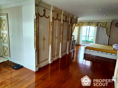 Condos for sale : 4-BR Condo at Saichol Mansion near BTS Saphan Taksin (ID 1002433)