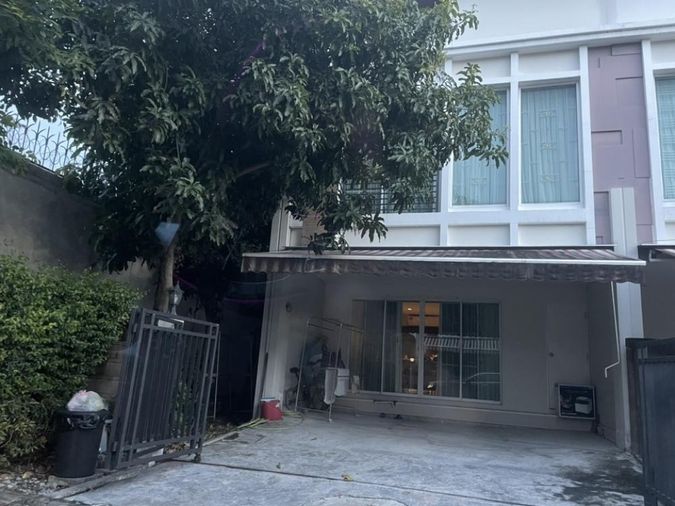 ขายทาวน์โฮม 3 ห้องนอน 220 ตร.ม. 28 ตร.ว. บ้านกลางเมือง เอสเซ้นส์ อ่อนนุช - วงแหวน