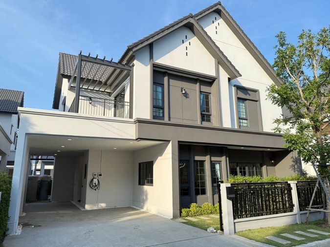 Baan Centro Bangna, Centro Bangna, large land plot, 130,000 baht / month.
