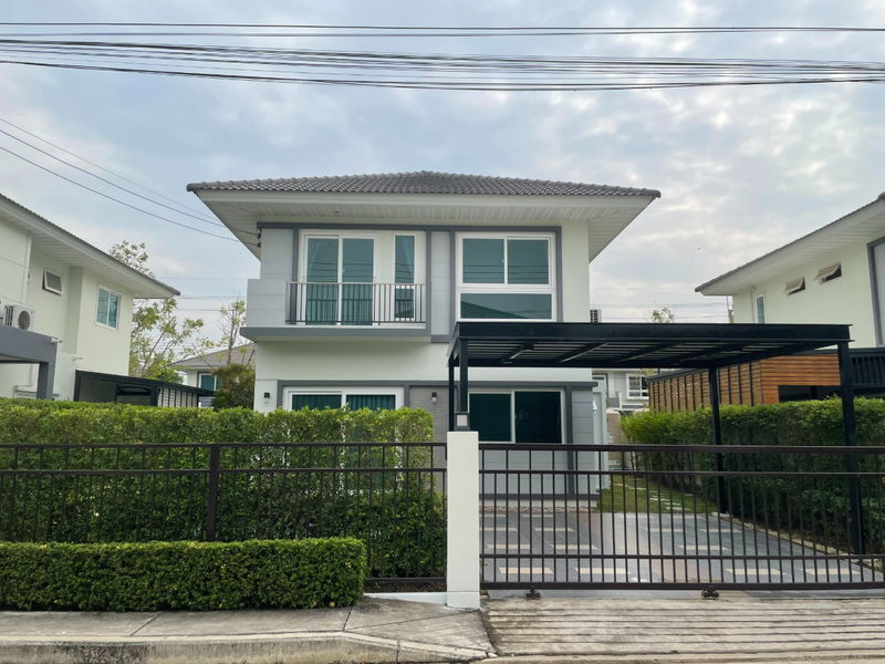 ขายบ้านเดี่ยว : บ้านเดี่ยว 4 ห้องนอนที่คุณเป็นเจ้าของได้ ราคา 4.7 ล้านบาท