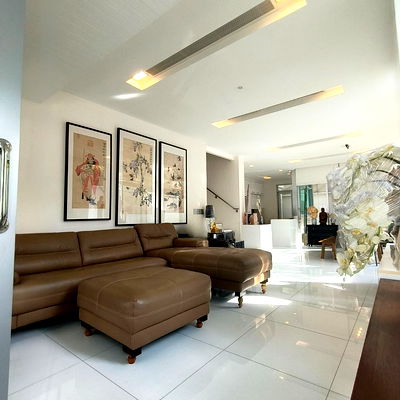Townhouses for sale Ratchadaphisek Road : For Sale: Luxury Townhome in The Landmark Residence, Ladprao - Ratchada near MRT Ladprao