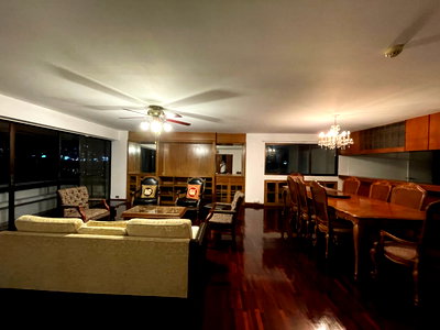 Condos for rent : Apartment 3 bedrooms, big kitchen & balcony 10 minutes walk to BTS Sanam Pao or Ari  near RBIS, St. Andrew international Dusit 