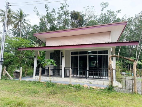 ขายด่วน !! บ้านเดี่ยวในสวน ท่าช้าง เนื้อที่ 92 ตร.วา 2 ห้องนอน ราคา 1.9 ล้านบาท