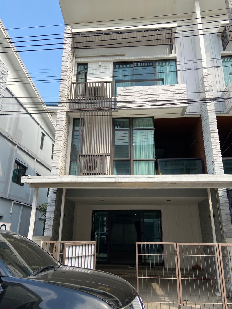 Townhouses for rent : For rent at PLEX BANGNA Negotiable at @condobkk (with @ too)