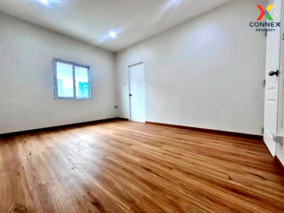 Townhouses for sale Samut Prakan Polytechnic College Chumchon Mueang Mai Bang Phli : For Sale Townhouse/Townhome  , Warocha 4 , newly renovated , Bang Pu , Mueang Samut Prakan , Samut Prakarn , CX-114212 ✅ Live chat with us ADD LINE @connexproperty ✅ 