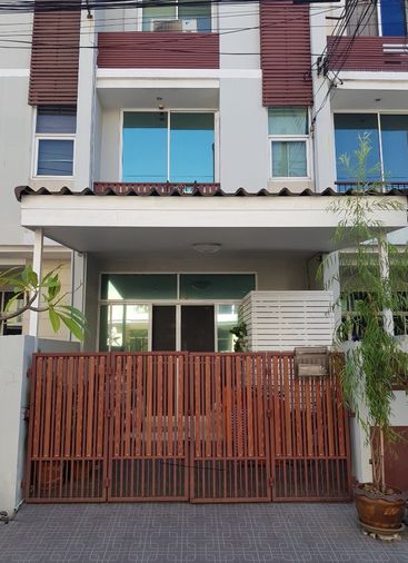 3-bed townhouse for rent, 200 sqm, 17 sq wah, Thanapat Haus Sathorn - Narathiwas