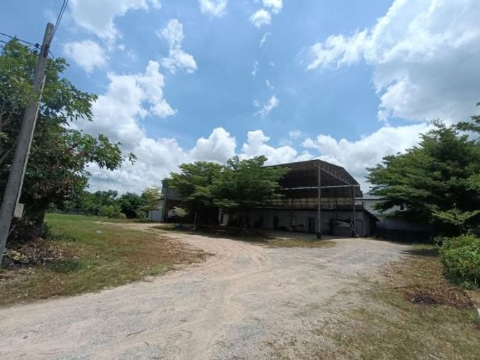 Land for sale with buildings, Takhian Tia, Bang Lamung, Chonburi