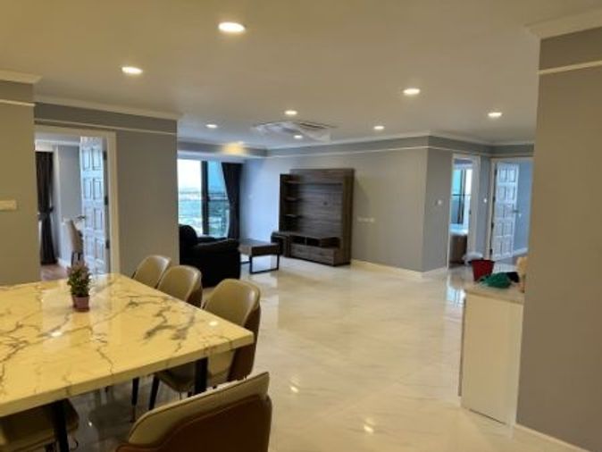 ให้ เช่า คอนโด ฟลอร่าวิลล์ คอนโดมิเนียม 162 ตรม. Airport Link หัวหมาก (1.3 กม)