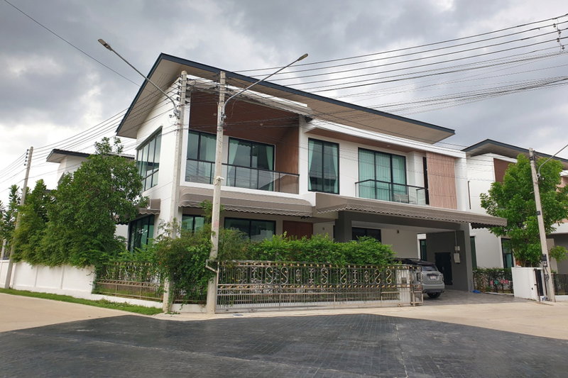 ขายบ้านเดี่ยว : ขายบ้านเดี่ยว THE ETERNITY GREENWOOD รังสิต-วงแหวน : บ้านโมเดิร์นหลังใหญ่ ดีไซน์เรียบหรู เทียบราคาแล้วคุ้มค่าสุดในย่านรังสิต