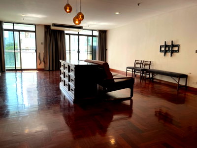 ขายคอนโด : LTH11701 -Baan Phrom Phong FOR SALE Size 193 sqm. 3 beds 3 baths Near BTS Phrom Phong Station ONLY 15 MB
