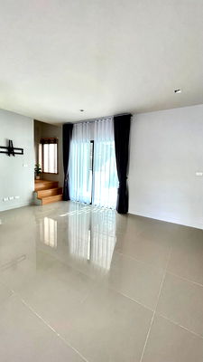 Townhouses for sale Asia Industrial Estate Suvarnabhumi : Townhome for sale in Bang Bo at a special discounted price! Now only 2.59 million THB