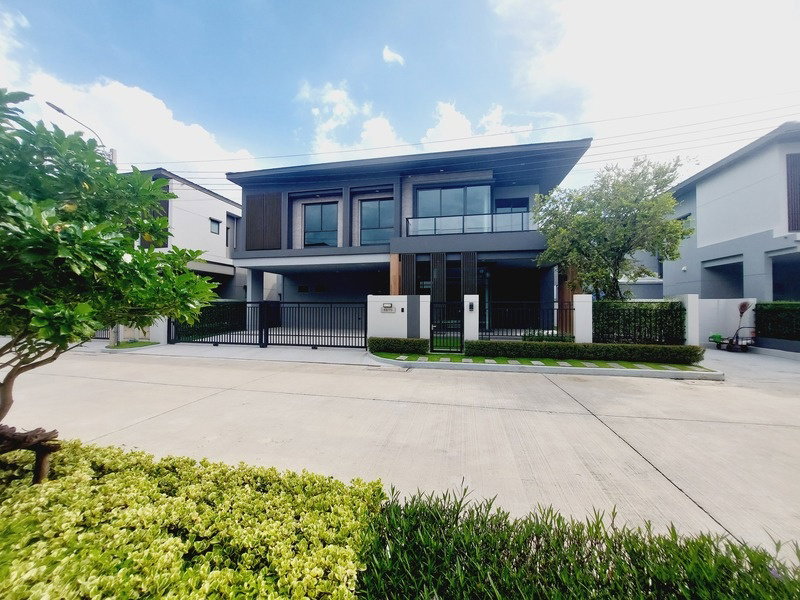 Houses for sale : For Sale: Cheaper than the Project Price – Detached House, Bangkok Boulevard Ratchaphruek-Pinklao, Negotiable Price Free Transfer Fee .