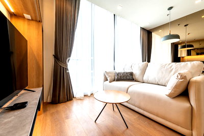 คอนโดให้เช่า : Best Decorate 2 Beds 2 Baths High Fl. 10+  Good Location Close to BTS Phrom Phong station 500 m.-Noble Around 33 (โนเบิล อราวน์ เทอร์ตี้ทรี)
