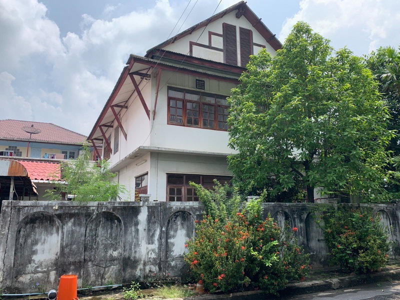 Houses for sale : For sale: Detached house in Soodjit Niwet project with a land area of 128.7 sq.w. located in Sam Dam, Bang Khun Thian. Excellent location. 