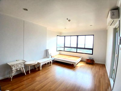 Condos for sale Silom and Sathorn Road : Condo for sale Lumpini Place Narathiwat-Chaopraya Tel 0999983897
