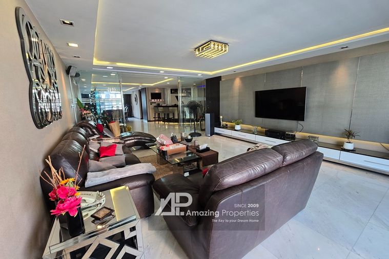 Modern 4 bedroom condo for sale in Asoke with balconies