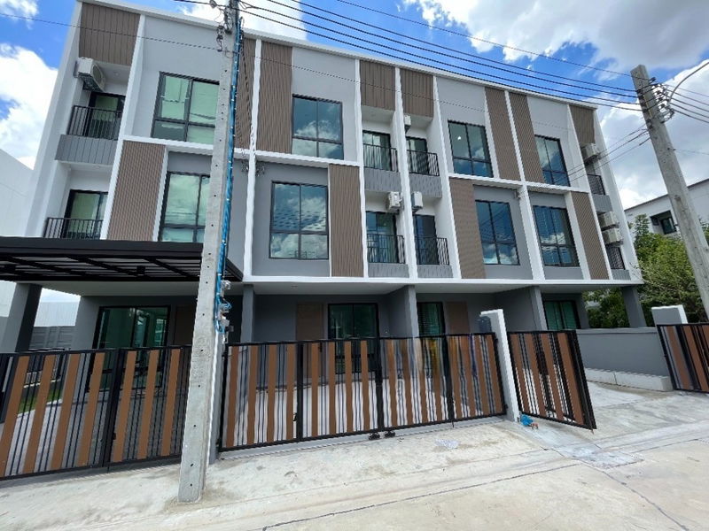 Townhouses for sale : LTH11802 - Townhome FOR SALE at Nue Connex Don Mueang Size 190 sqm. 22.5 sqw. 3 beds 3 baths Near Don Mueang Airport ONLY 6.69 MB