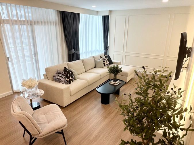  Condo for rent  :  Grand Langsuan  (Rt-01)
