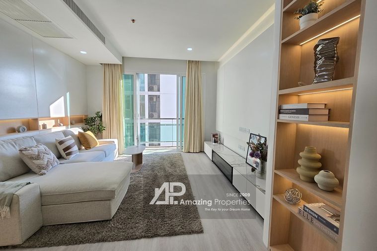 Modern Renovated 2 bedroom condo for sale in Nana