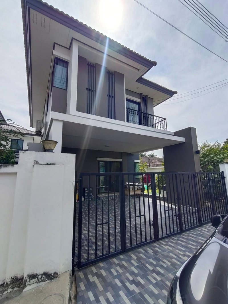 ขายบ้านแฝด : ขายบ้านแฝดหมู่บ้านกรีนเนอร์รี่ ทิวา ปิ่นเกล้า-สาย5สิ่งแวดล้อมดี เดินทางสะดวก อยู่ใกล้ตลาดน้ำดอนหวาย ใกล้ถนนเส้นบรมราชชนนีเพียง 1 กม