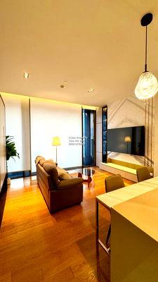 Condos for rent Sathorn Thani Tower : Decorated with marble throughout the room with Corner unit big room 57 sqm For rent Sala Daeng One