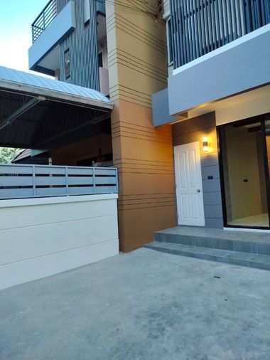 ขายทาวน์โฮม 3 ห้องนอน 165 ตร.ม. 25.6 ตร.ว. ทาวน์ อเวนิว พระราม 9