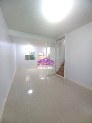 ทาวน์โฮม สมุทรปราการ : ขายทาวน์เฮ้าส์บ้านพฤกษา82 รีโนเวทใหม่ ติดถนนเมน 16 เมตร