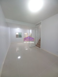 ขายทาวน์เฮ้าส์บ้านพฤกษา82 รีโนเวทใหม่ ติดถนนเมน 16 เมตร