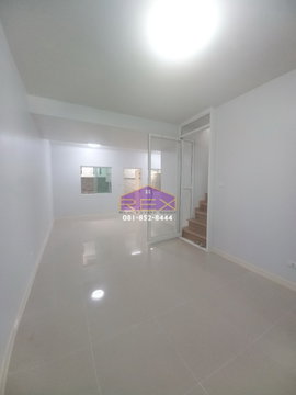 ขายทาวน์เฮ้าส์บ้านพฤกษา82 รีโนเวทใหม่ ติดถนนเมน 16 เมตร