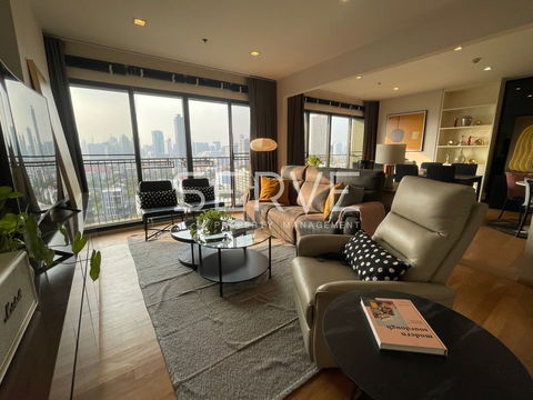 Best Price ! - 2 Beds with Bathtub 102 sq.m. High Fl. Condo in Thonglor Area Close to BTS Thong Lo-Noble Solo