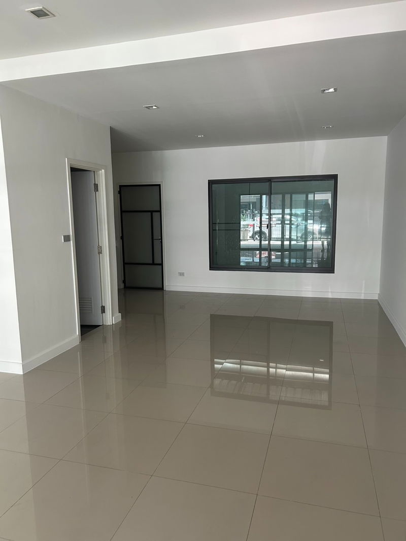 Townhouses for rent : For Rent Plex Bangna MRT Sri Eiam (2.7 km./ 5 minutes) Code H32736