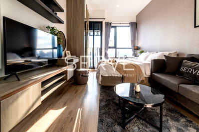 คอนโดให้เช่า : Good Deal ! New Studio with partition in Onnut Area High Fl. 25+ Close to BTS On Nut 650 m.-KnightsBridge Prime Onnut