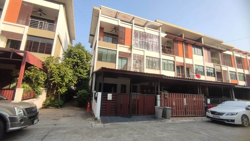 Townhouses for rent : For rent Sixnature Kalapapruek 3 bed 3 bath