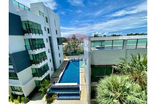 [920021040-5] "Dream Condo: Luxury & Serenity in Phuket"